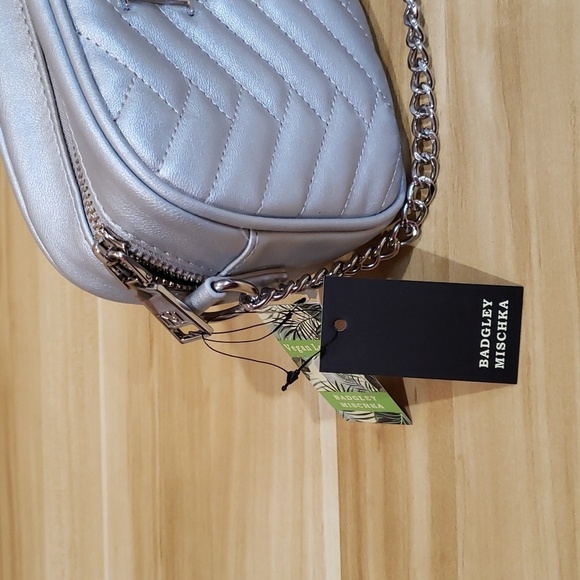 Badgley Mischka NWT Silver Metallic Grey Crossbody Bag - Picture 4 of 8
